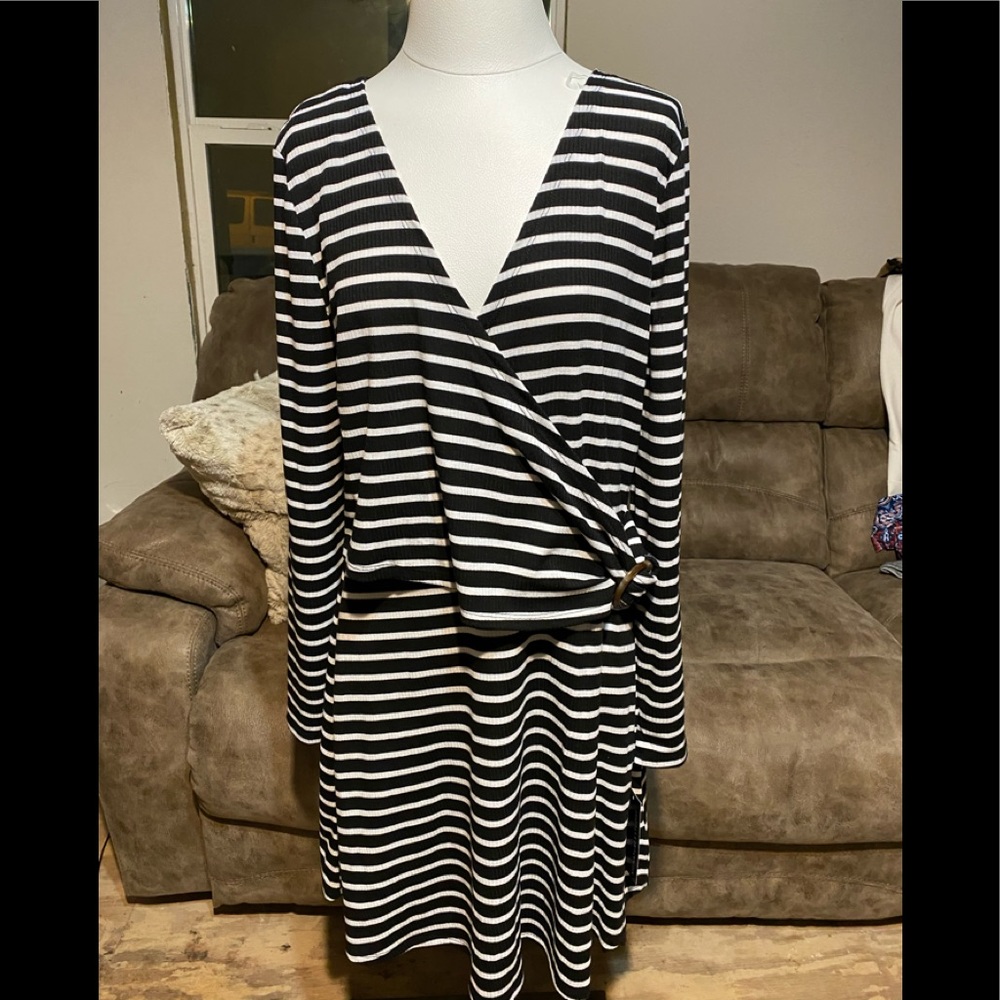 Signature Studio Black N white Dress (L)
